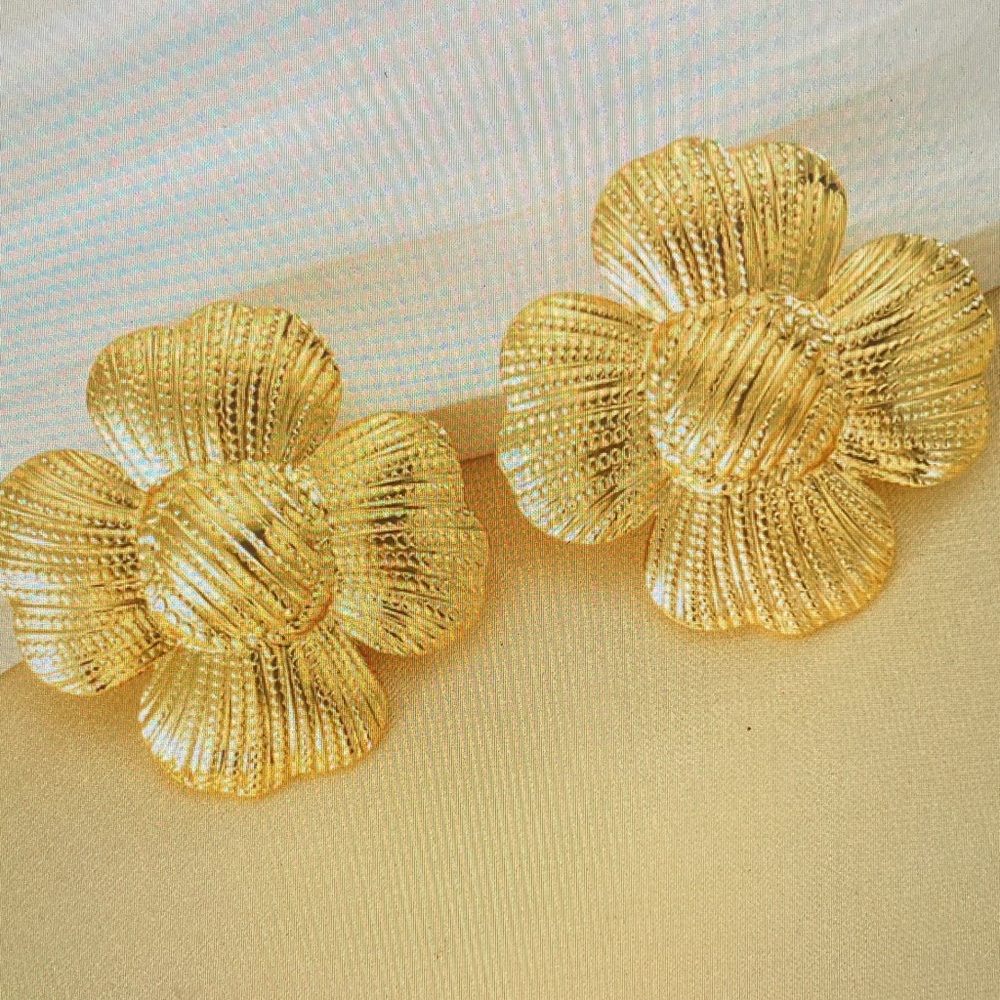 Elegant Gold Floral Earrings